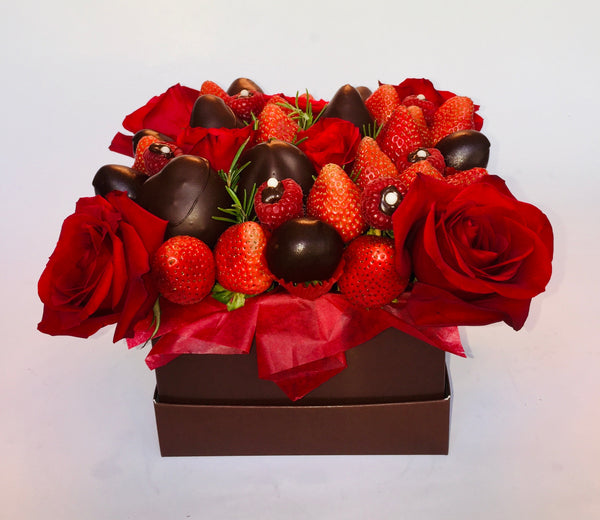 RED ROSES AND STRAWBERRIES - Gourmet Gift 4U